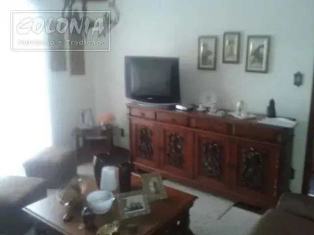 Imagem: A casa possui 3 Dormitórios, 1 Suíte, 2 Banheiros, 2