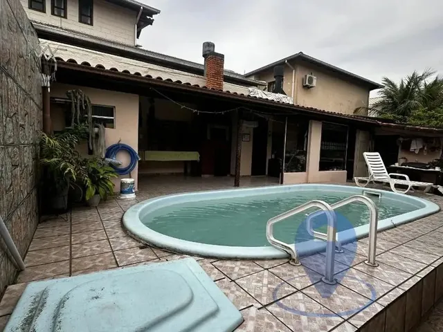 Imagem: A casa possui 3 Dormitórios, 1 Suíte, 3 Banheiros, 4