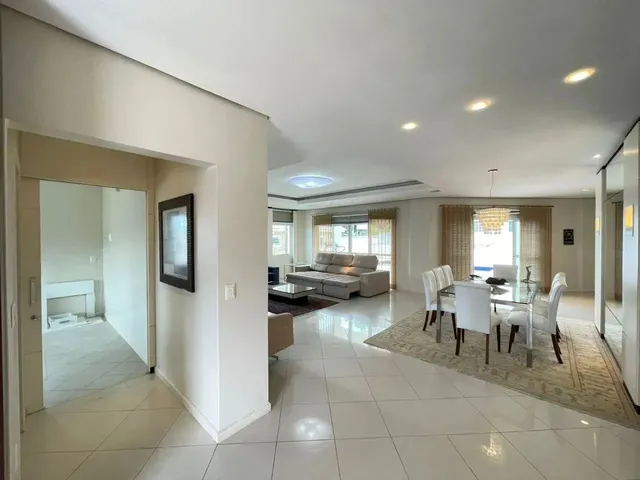Imagem 7: Casa com 04 Dorm. Sendo 04 Suítes no Cacupé