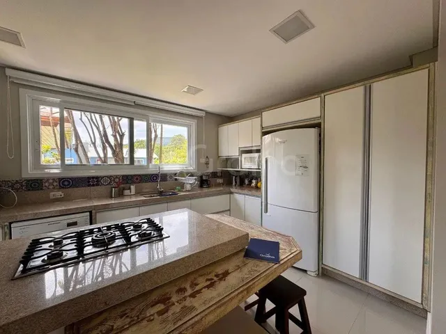 Imagem 2: Casa para Venda em Florianópolis, Ratones, 3 Dormitórios, 3 Suítes, 5 Banheiros, 2