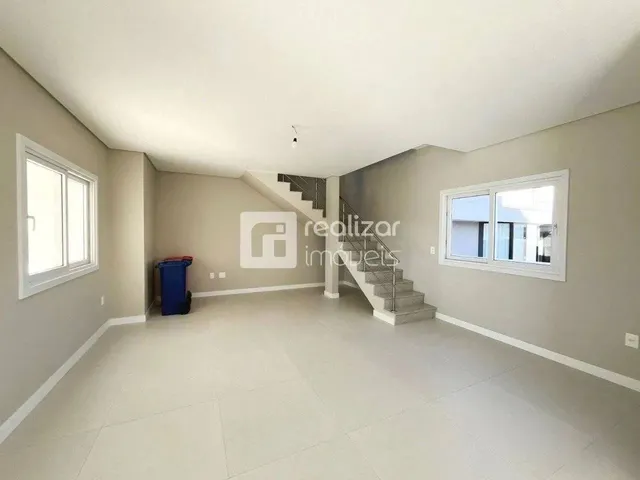 Imagem 3: Casa com 3 Dormitorios na Praia da Daniela - Florianopolis