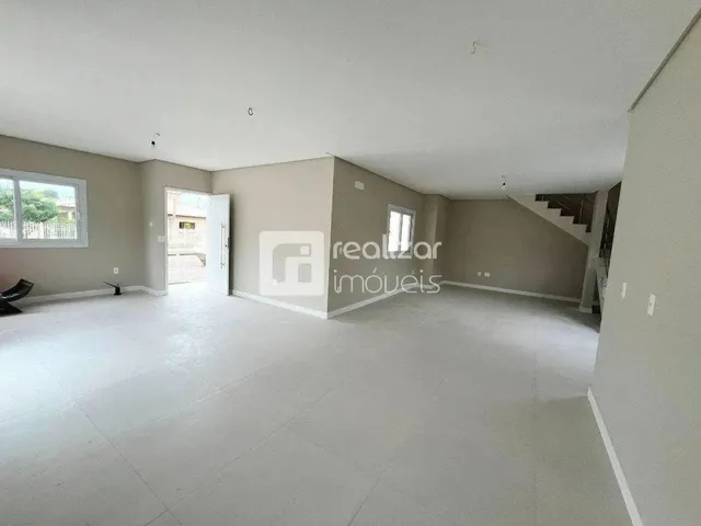 Imagem 2: Casa com 3 Dormitorios na Praia da Daniela - Florianopolis