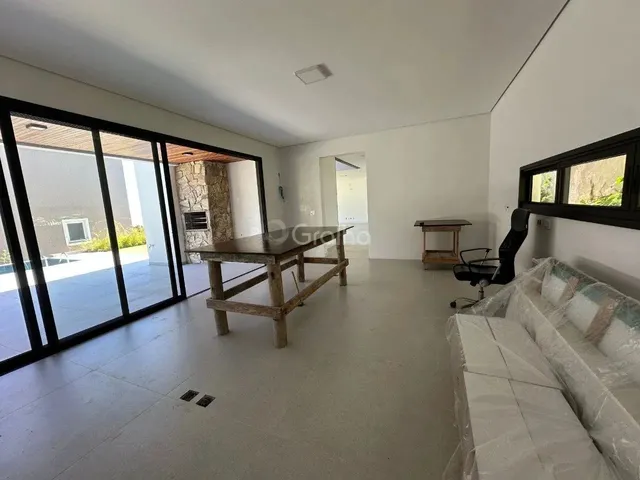 Imagem 2: Casa para Venda em Florianópolis, Cacupé, 3 Dormitórios, 3 Suítes, 5 Banheiros, 4