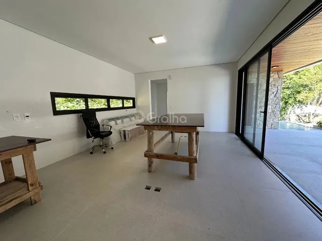 Imagem 12: Casa para Venda em Florianópolis, Cacupé, 3 Dormitórios, 3 Suítes, 5 Banheiros, 4