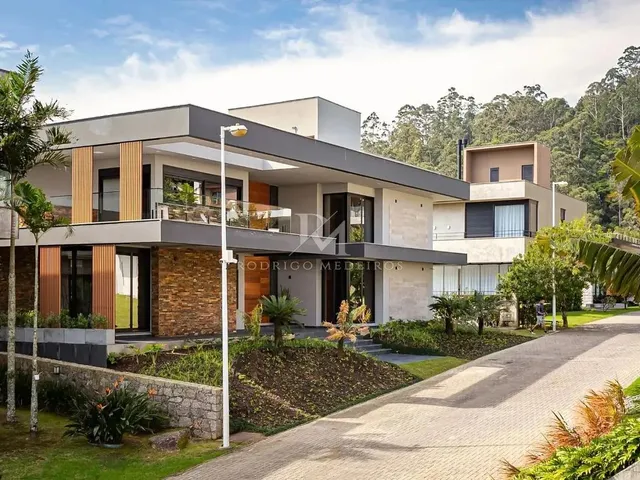 Imagem: Casa 5 Dormitórios (3 Suítes) - Cacupé