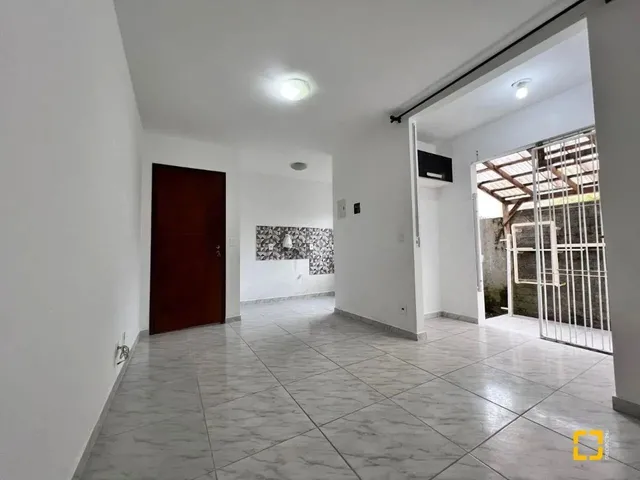 Imagem 2: Brognoli Vende - Apartamento com 2 Quartos nos Ingleses