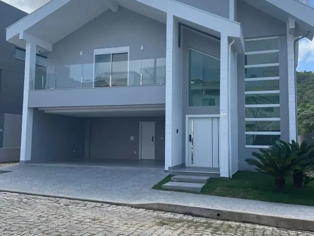 Imagem 1: Casa em Bc... com 5 Suítes, 6 Bwc, 3 Vagas, Nova, em Cond. Fechado com Lazer Completo, Ve