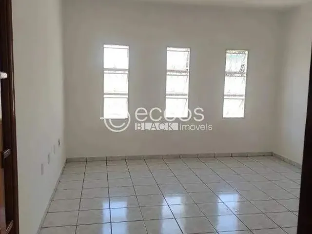 Imagem: Casa À Venda, 3 Quartos, 1 Suíte, 2 Vagas