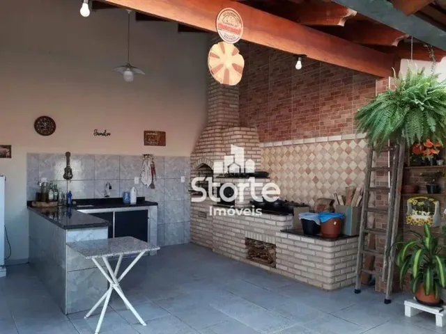 Imagem: Casa com 3 Dormitórios À Venda, 210M²