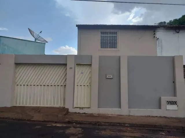Imagem: Casa com 4 Dormitórios À Venda, 225 M²