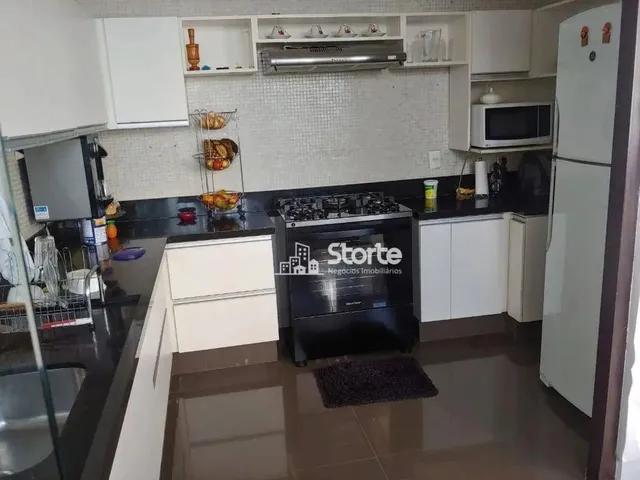 Imagem 3: Apartamento com 3 Dormitórios À Venda, 166 M² por R$ 675.000,00 - Centro