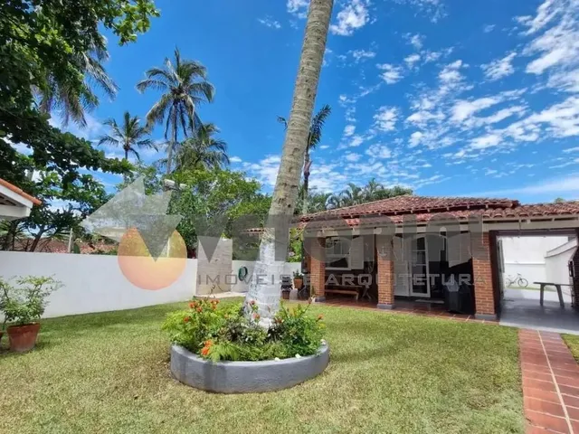 Imagem: A casa possui 2 Dormitórios, 1 Suíte, 2 Banheiros, 3