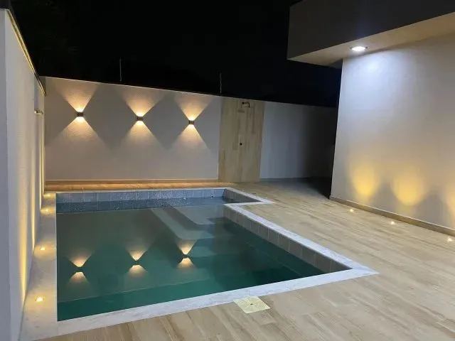 Imagem 3: Casa Térrea de Alto Padrão: 245M², 3 Suítes e Acabamentos Premium com Piscina