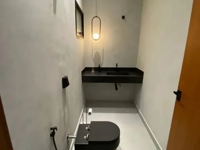 Imagem 10: Casa Térrea de Alto Padrão: 245M², 3 Suítes e Acabamentos Premium com Piscina