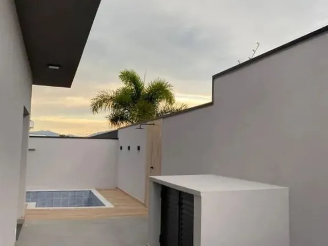 Imagem 13: Casa Térrea de Alto Padrão: 245M², 3 Suítes e Acabamentos Premium com Piscina
