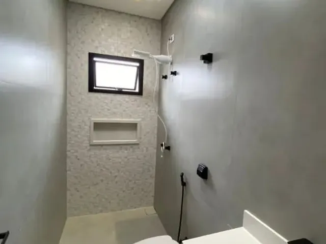 Imagem 6: Casa Térrea de Alto Padrão: 245M², 3 Suítes e Acabamentos Premium com Piscina