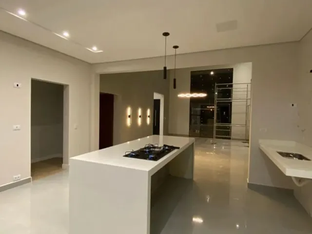 Imagem 12: Casa Térrea de Alto Padrão: 245M², 3 Suítes e Acabamentos Premium com Piscina