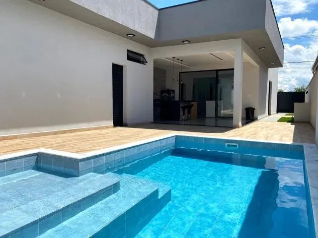 Imagem 8: Casa Térrea de Alto Padrão: 245M², 3 Suítes e Acabamentos Premium com Piscina