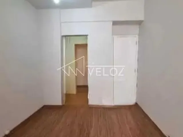 Imagem: Apartamento - / Residencial / Glória