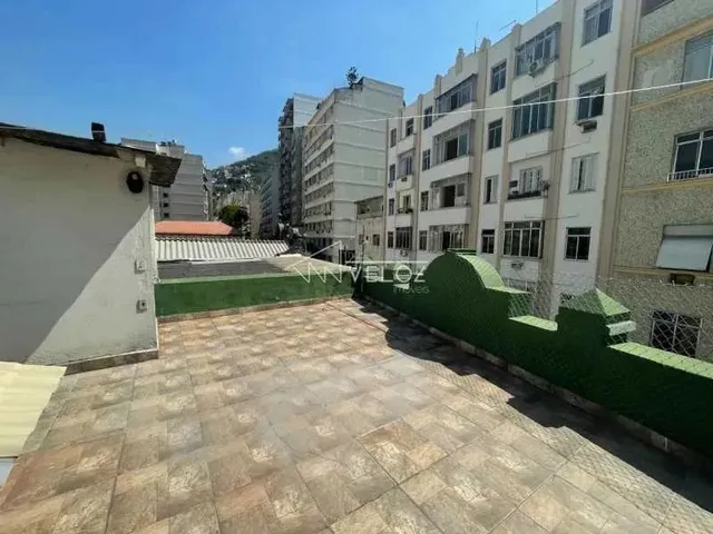 Imagem: Casa de Rua - Sobrado / Residencial / Catete