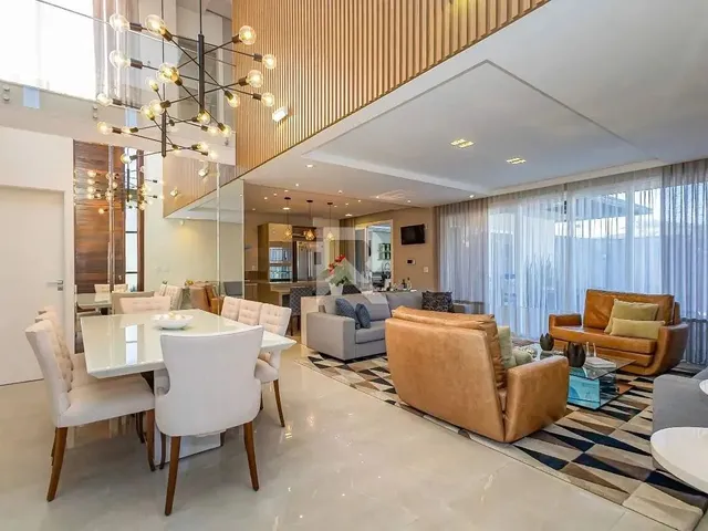 Imagem 1: Casa com Face Leste e Piscina com Spa, 3 Quartos 5 Vagas À Venda, 400 M² - Santa