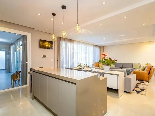 Imagem 2: Casa com Face Leste e Piscina com Spa, 3 Quartos 5 Vagas À Venda, 400 M² - Santa