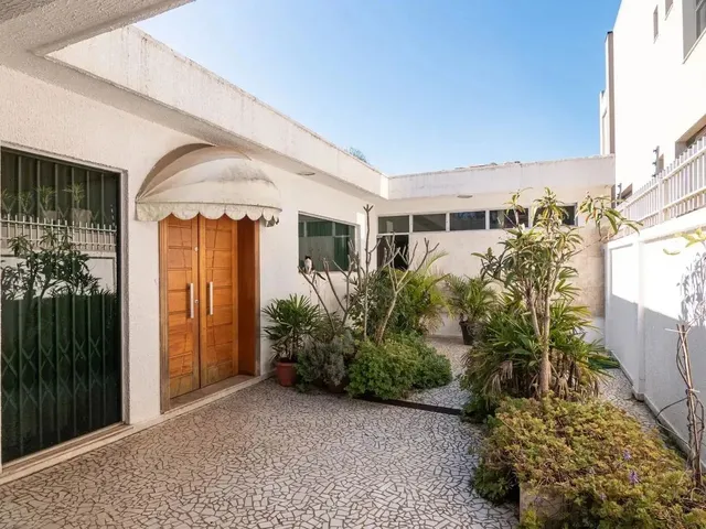 Imagem 7: Imóvel para Venda Possui 390 Metros Quadrados com 4 Quartos em Seminário - Curitiba - Pr