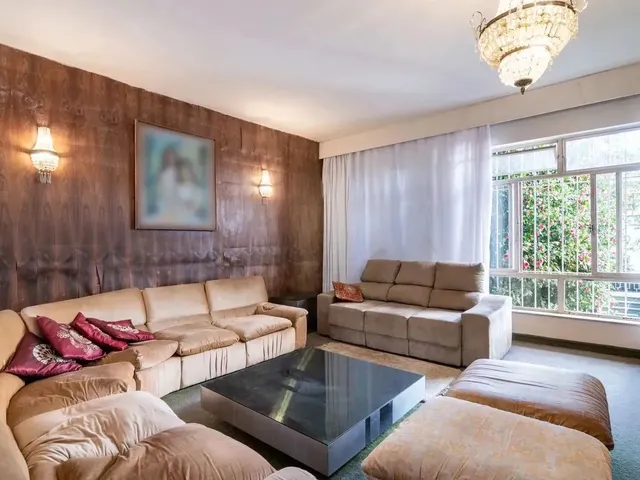 Imagem 12: Imóvel para Venda Possui 390 Metros Quadrados com 4 Quartos em Seminário - Curitiba - Pr