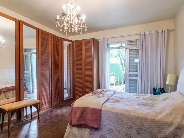 Imagem 15: Imóvel para Venda Possui 390 Metros Quadrados com 4 Quartos em Seminário - Curitiba - Pr