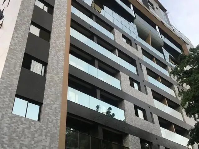 Imagem: O apartamento possui 3 Dormitórios, 2 Suítes, 1 Banheiro,