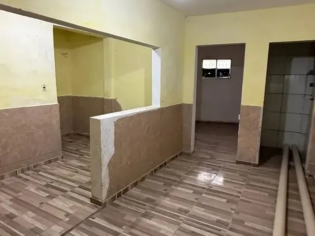 Imagem: A casa possui 5 Dormitórios, 2 Suítes, 5 Banheiros, 4