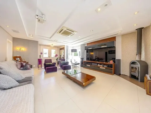 Imagem 3: Excelente Casa em Condomínio com 3 Suítes e 4 Vagas no Campo Comprido!