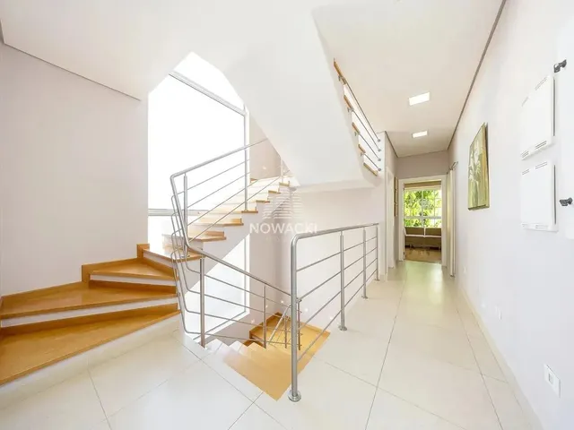 Imagem 2: Excelente Casa em Condomínio com 3 Suítes e 4 Vagas no Campo Comprido!