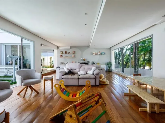 Imagem: Casa com 5 Quartos À Venda em Jardim Marajoara