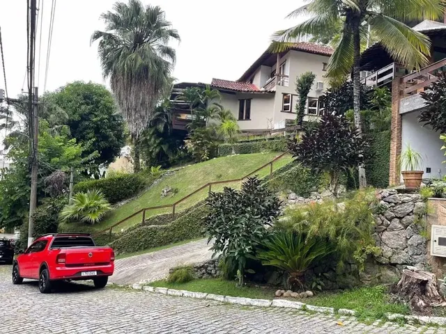 Imagem: Casa com 4 Quartos À Venda por R$ 1.390.000