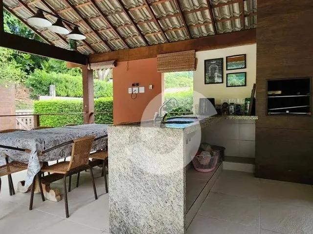 Imagem: Casa com 4 Dormitórios À Venda, 200 M²