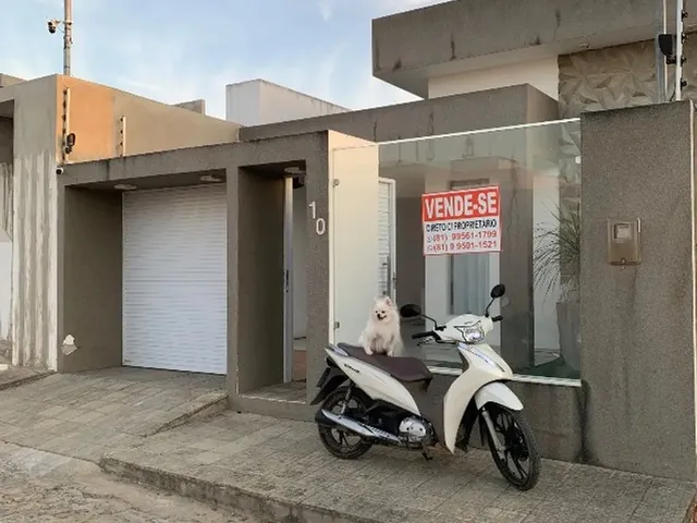 Imagem: A casa possui 2 Dormitórios, 2 Banheiros, 1 Vaga na