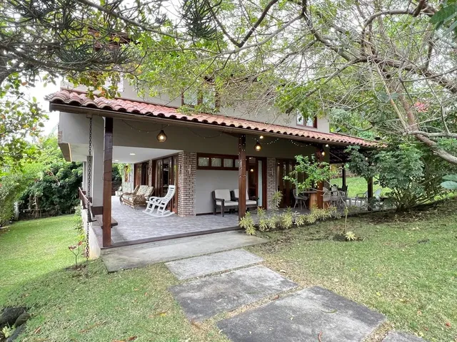 Imagem: A casa em condomínio possui 5 Dormitórios, 1 Suíte, 4 Banheiros