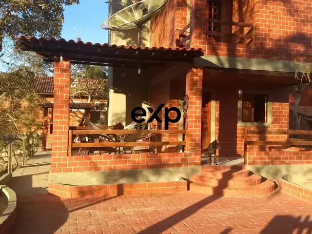 Imagem: A casa em condomínio possui 4 Dormitórios, 3 Banheiros, 2