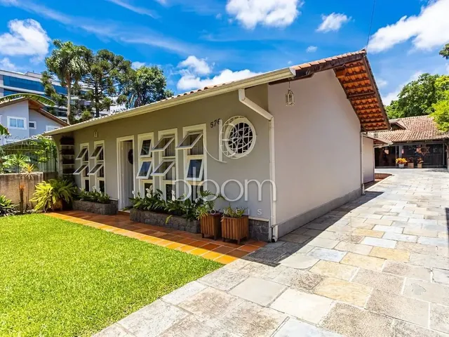 Imagem: Duas Casas no Champagnat