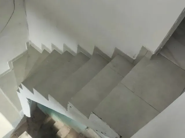 Imagem 8: Apartamento de Dois Quartos, Sala e Cozinha Americana, Banheiro, Varanda, Escada Independe