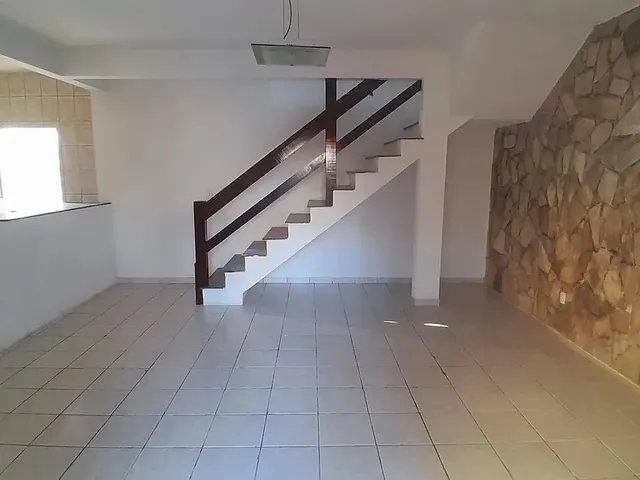 Imagem 2: Casa em Itapuã 4 Quartos, Terraço Livre (120 M²), Varandão, Área de Serviço