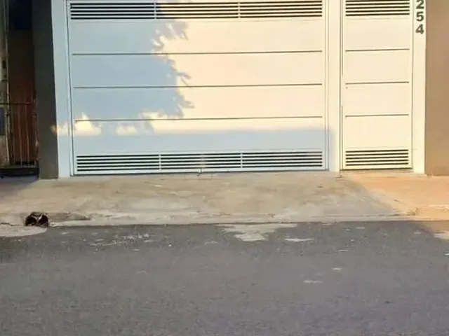 Imagem: A casa possui 3 Dormitórios, 2 Suítes, 1 Banheiro, 280m²