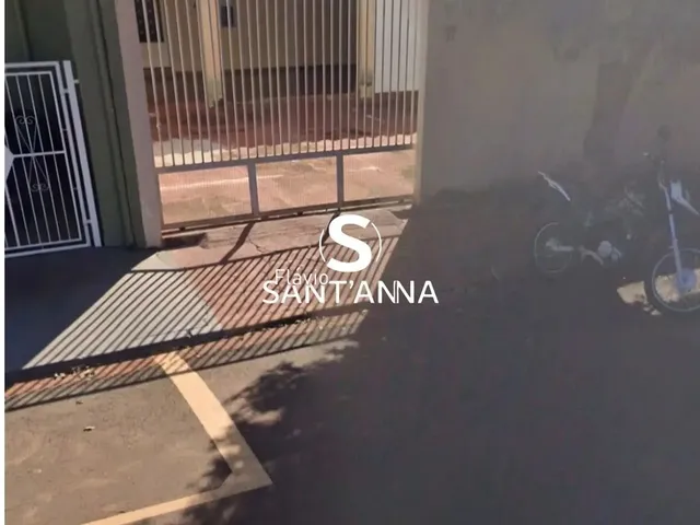 Imagem: A casa possui 3 Dormitórios, 2 Banheiros, 2 Vagas na