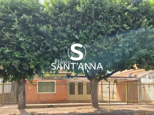 Imagem: A casa possui 3 Dormitórios, 1 Banheiro, 3 Vagas na