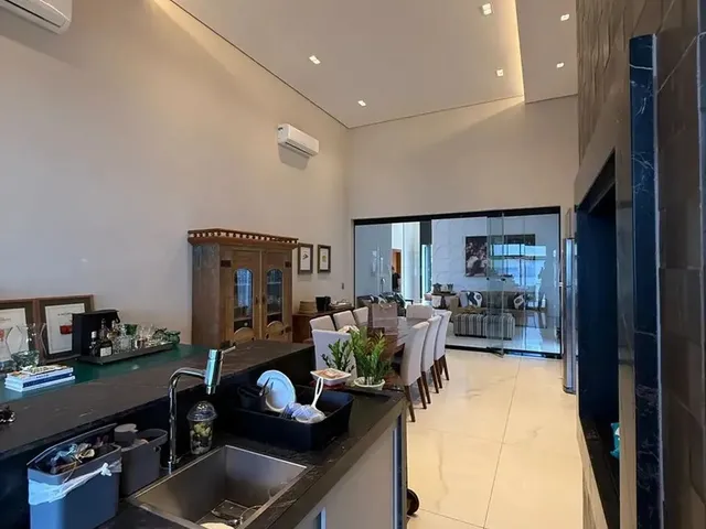 Imagem 2: Casa Térrea - Aluguel Ou Venda com 230 M2, 3 Suítes no Condomínio Florais do Valle