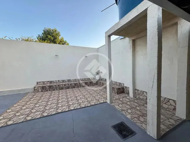 Imagem 10: Vende-Se Ampla Casa na Região do Coxipó com 03 Quartos Sendo Uma Suíte , Sala Par 02