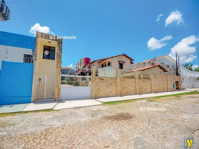 Imagem 1: Casa Duplex com 3 Suítes, Piscina e Localização Privilegiada na Sapiranga