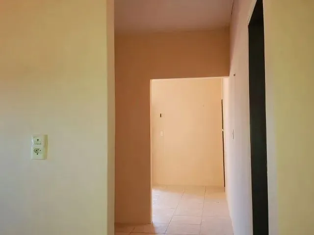 Imagem: Alugo Apartamento com 02 Quartos na Rua