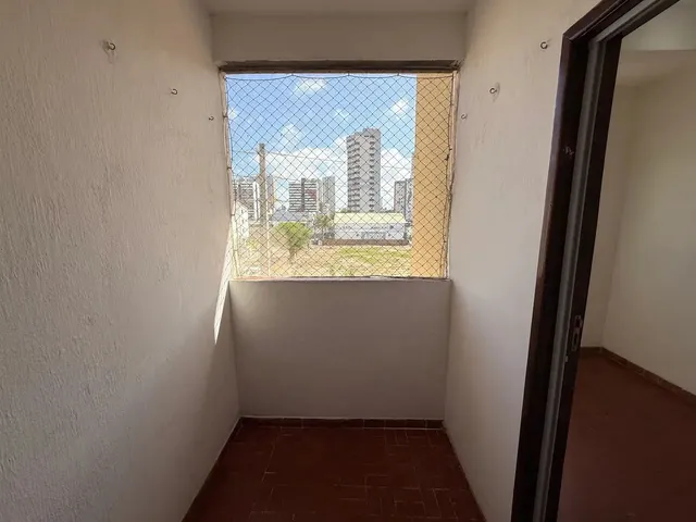 Imagem 3: Imóvel para Aluguel de 75 Metros Quadrados, com 2 Quartos, em Papicu